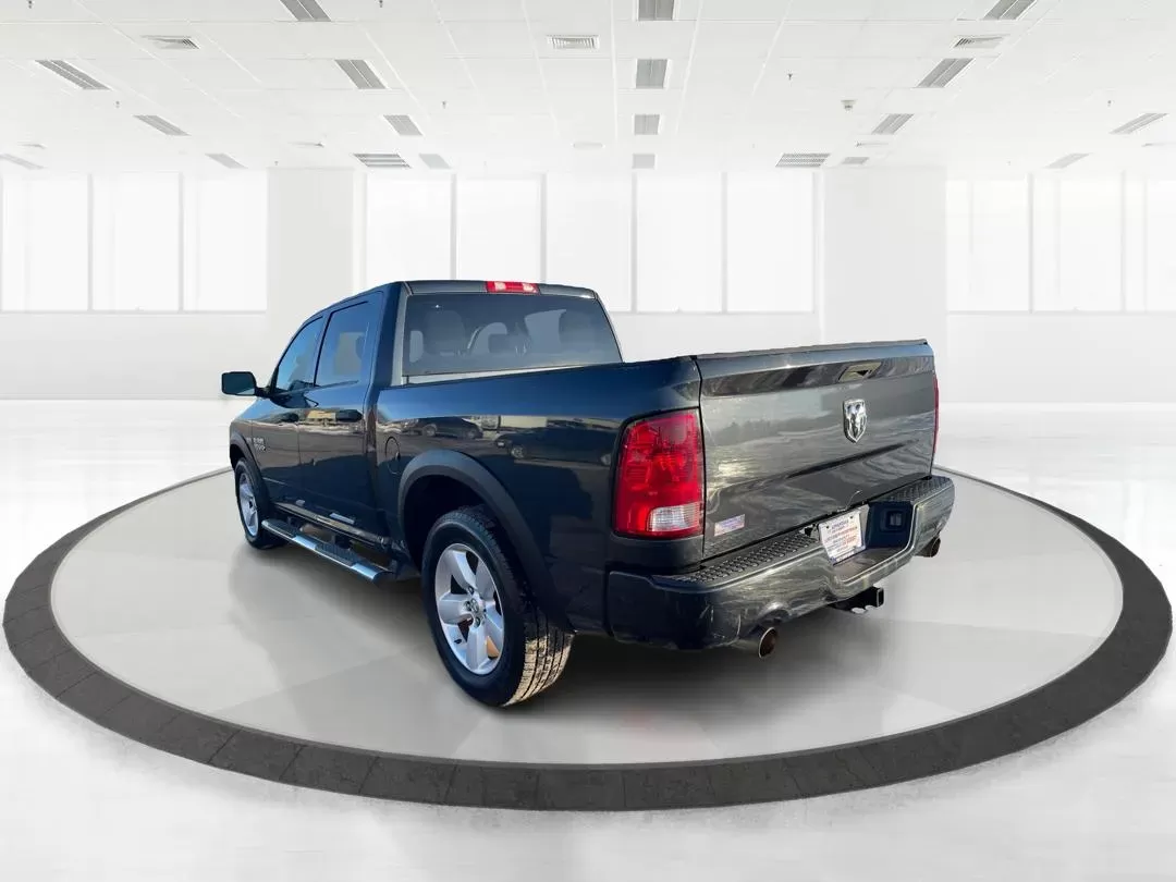 2014 Ram 1500 Tradesman Crew Cab SWB 4WD (3C6RR7KT8EG) with an 5.7L V8 OHV 16V engine, 8-Speed Automatic transmission, located at 1184 Kauffman Ave, Fairborn, OH, 45324, (937) 908-9800, 39.807072, -84.030914 - Photo#5