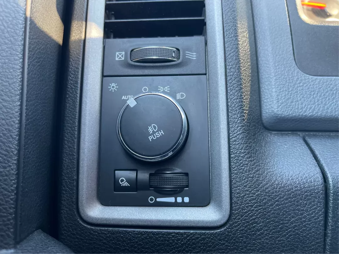 2014 Ram 1500 Tradesman Crew Cab SWB 4WD (3C6RR7KT8EG) with an 5.7L V8 OHV 16V engine, 8-Speed Automatic transmission, located at 1184 Kauffman Ave, Fairborn, OH, 45324, (937) 908-9800, 39.807072, -84.030914 - Photo#16
