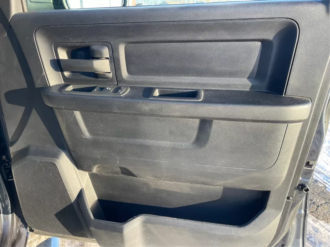 2014 Ram 1500 Tradesman Crew Cab SWB 4WD (3C6RR7KT8EG) with an 5.7L V8 OHV 16V engine, 8-Speed Automatic transmission, located at 1184 Kauffman Ave, Fairborn, OH, 45324, (937) 908-9800, 39.807072, -84.030914 - Photo#19