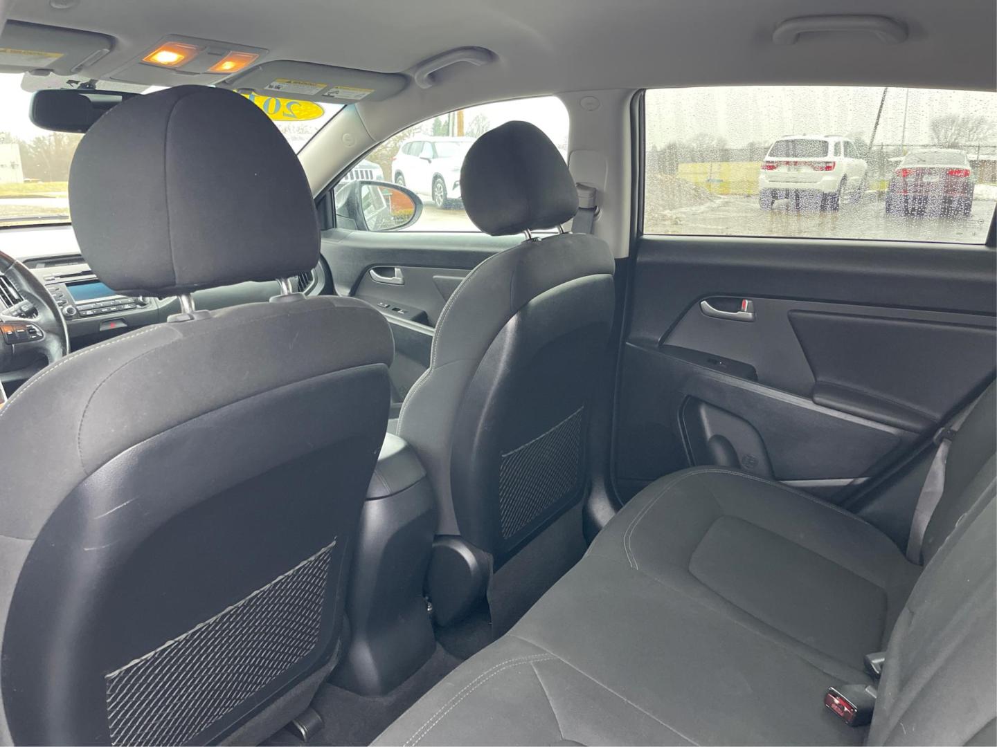 2011 Kia Sportage EX AWD (KNDPCCA29B7) with an 2.4L V6 DOHC 24V engine, 6-Speed Automatic transmission, located at 1184 Kauffman Ave, Fairborn, OH, 45324, (937) 908-9800, 39.807072, -84.030914 - Photo#9