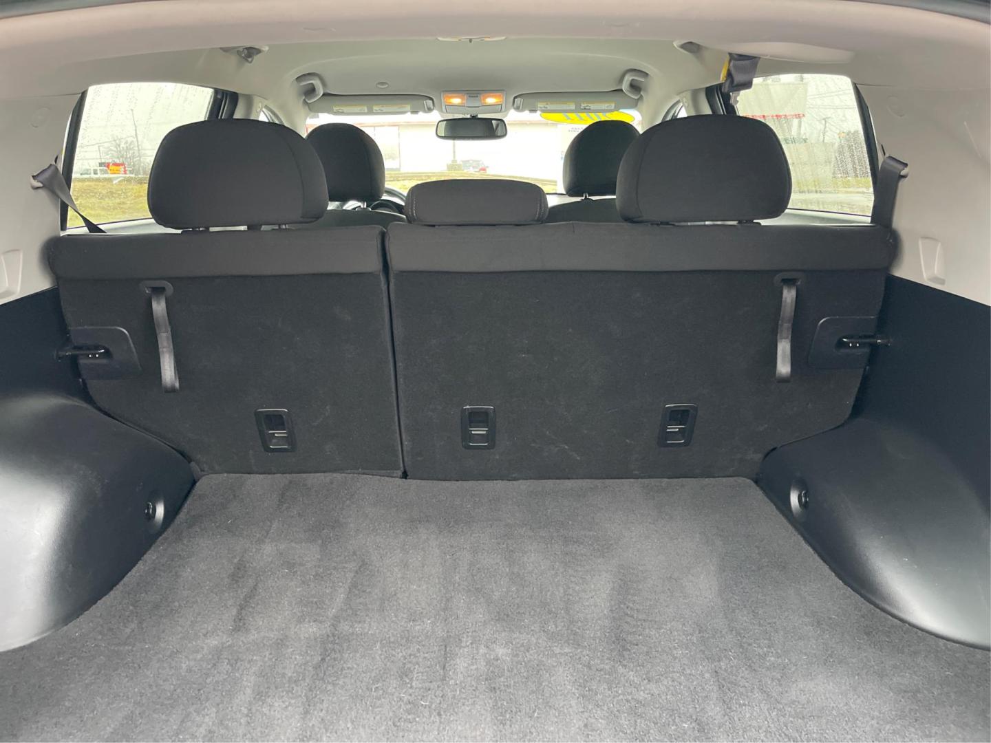 2011 Kia Sportage EX AWD (KNDPCCA29B7) with an 2.4L V6 DOHC 24V engine, 6-Speed Automatic transmission, located at 1184 Kauffman Ave, Fairborn, OH, 45324, (937) 908-9800, 39.807072, -84.030914 - Photo#11