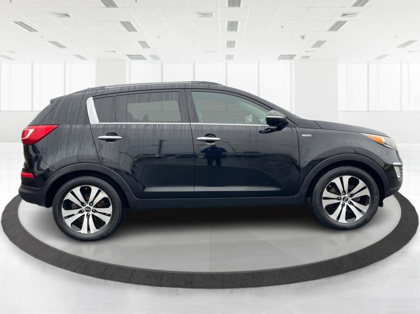 2011 Kia Sportage EX AWD (KNDPCCA29B7) with an 2.4L V6 DOHC 24V engine, 6-Speed Automatic transmission, located at 1184 Kauffman Ave, Fairborn, OH, 45324, (937) 908-9800, 39.807072, -84.030914 - Photo#1