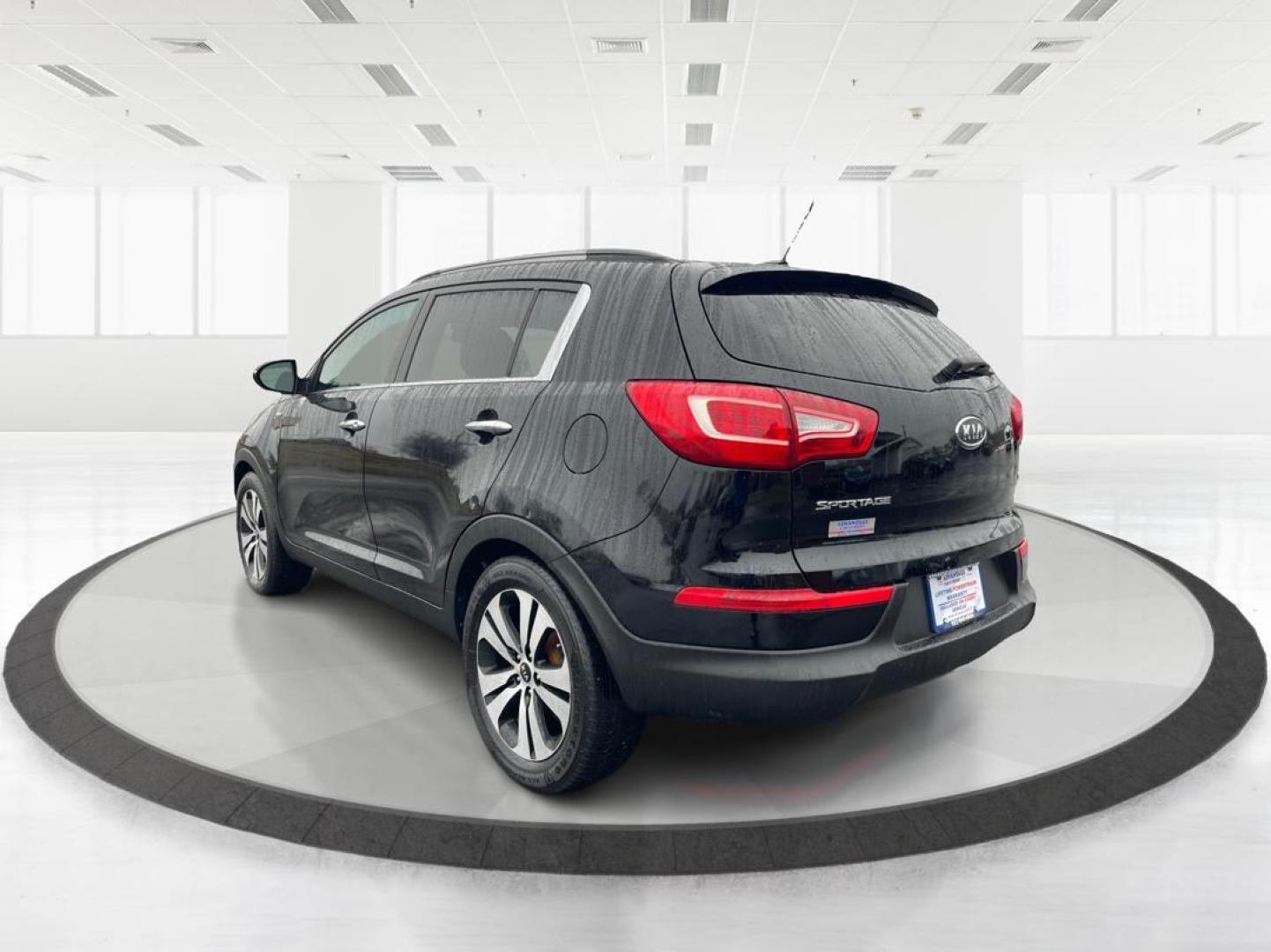 2011 Kia Sportage EX AWD (KNDPCCA29B7) with an 2.4L V6 DOHC 24V engine, 6-Speed Automatic transmission, located at 1184 Kauffman Ave, Fairborn, OH, 45324, (937) 908-9800, 39.807072, -84.030914 - Photo#4