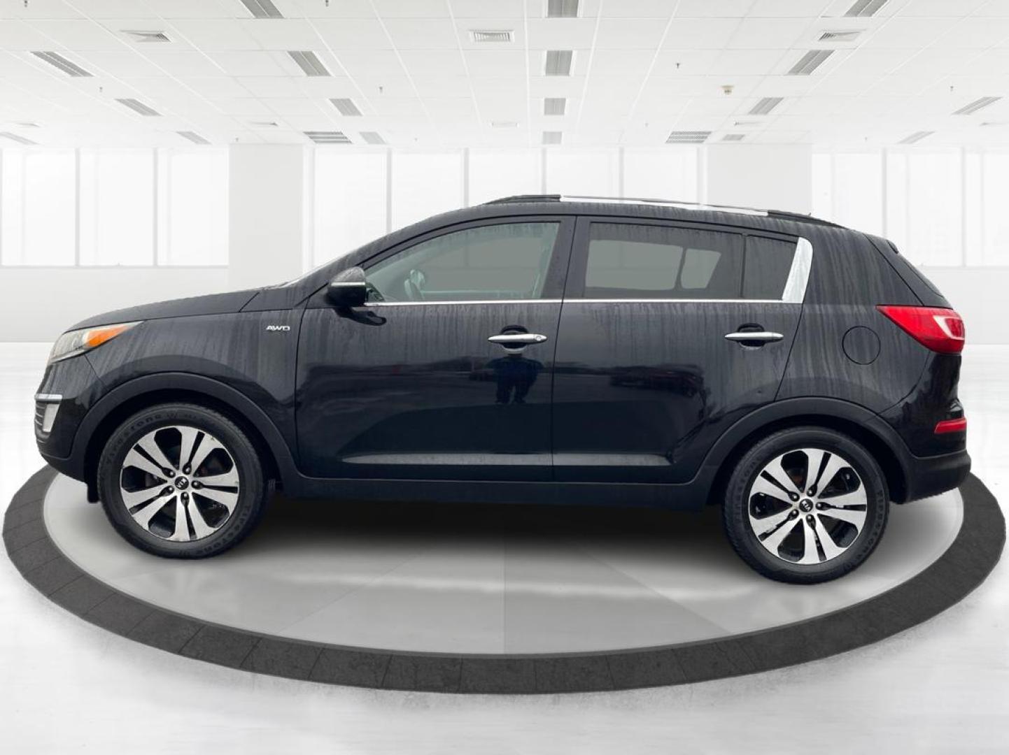 2011 Kia Sportage EX AWD (KNDPCCA29B7) with an 2.4L V6 DOHC 24V engine, 6-Speed Automatic transmission, located at 1184 Kauffman Ave, Fairborn, OH, 45324, (937) 908-9800, 39.807072, -84.030914 - Photo#5