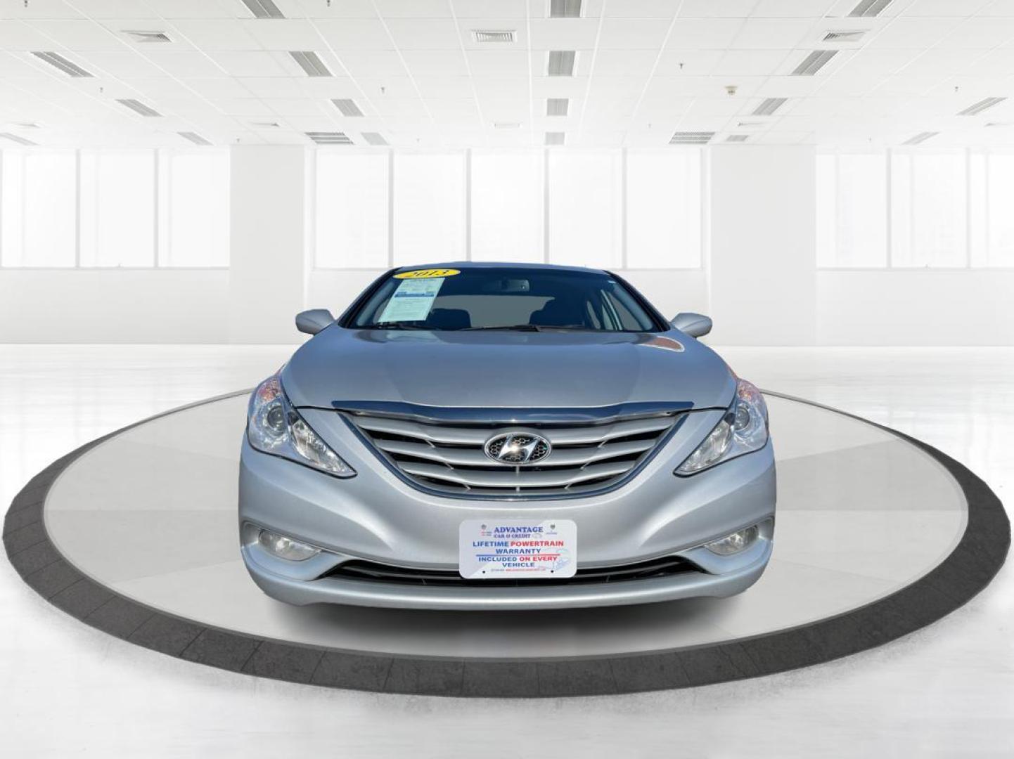 2013 Hyundai Sonata GLS (5NPEB4AC3DH) with an 2.4L L4 DOHC 16V engine, 6-Speed Automatic transmission, located at 880 E. National Road, Vandalia, OH, 45377, (937) 908-9800, 39.891918, -84.183594 - Photo#6