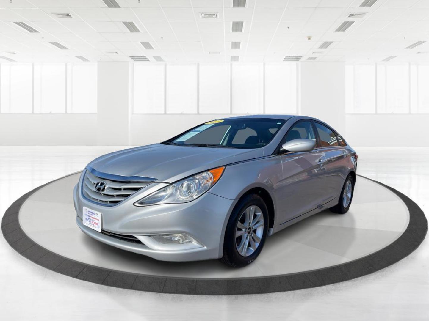 2013 Hyundai Sonata GLS (5NPEB4AC3DH) with an 2.4L L4 DOHC 16V engine, 6-Speed Automatic transmission, located at 880 E. National Road, Vandalia, OH, 45377, (937) 908-9800, 39.891918, -84.183594 - Photo#7