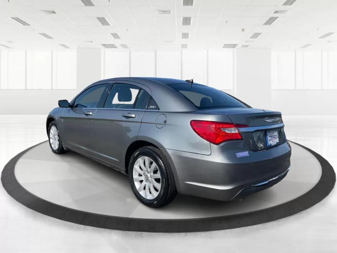 2012 Chrysler 200 Touring (1C3CCBBG5CN) with an 2.4L I-4 DOHC engine, located at 4508 South Dixie Dr, Moraine, OH, 45439, (937) 908-9800, 39.689976, -84.218452 - Photo#4