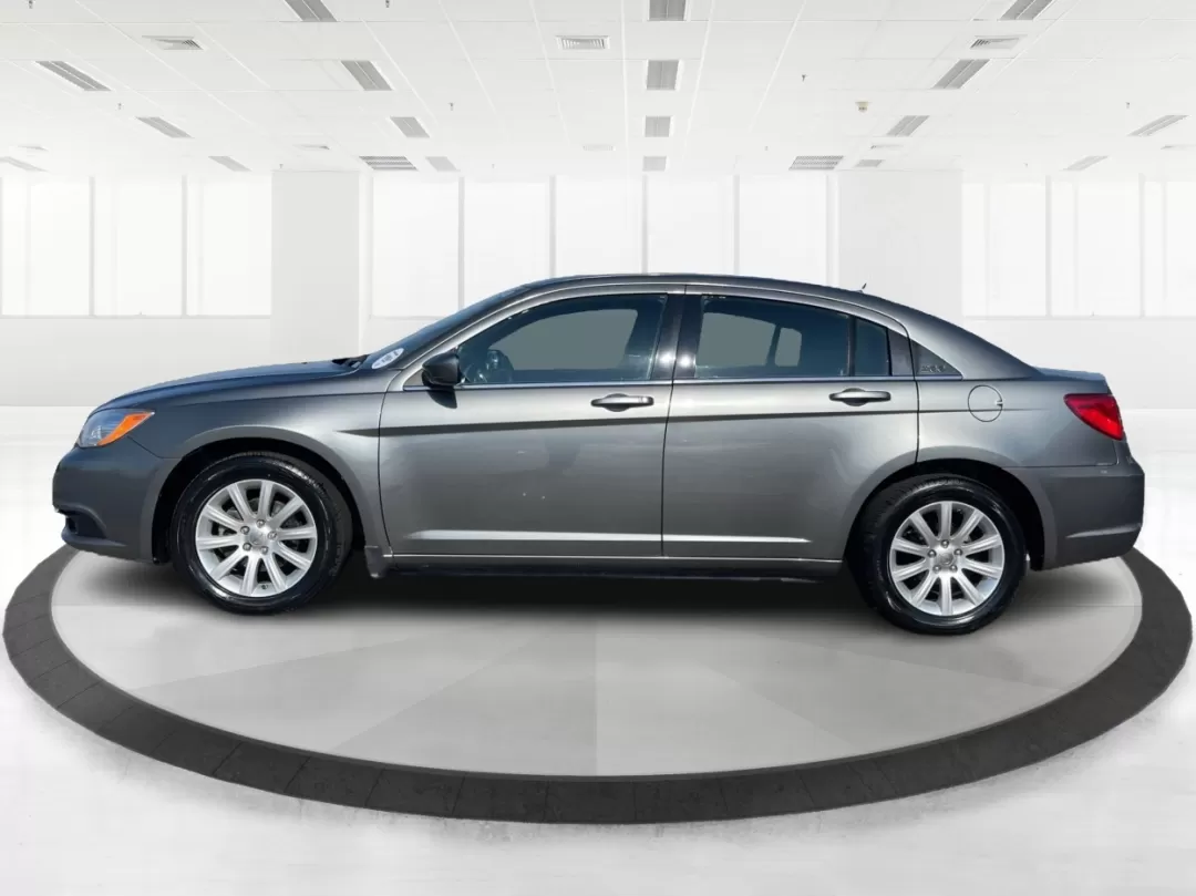 2012 Chrysler 200 Touring (1C3CCBBG5CN) with an 2.4L I-4 DOHC engine, located at 4508 South Dixie Dr, Moraine, OH, 45439, (937) 908-9800, 39.689976, -84.218452 - Photo#5