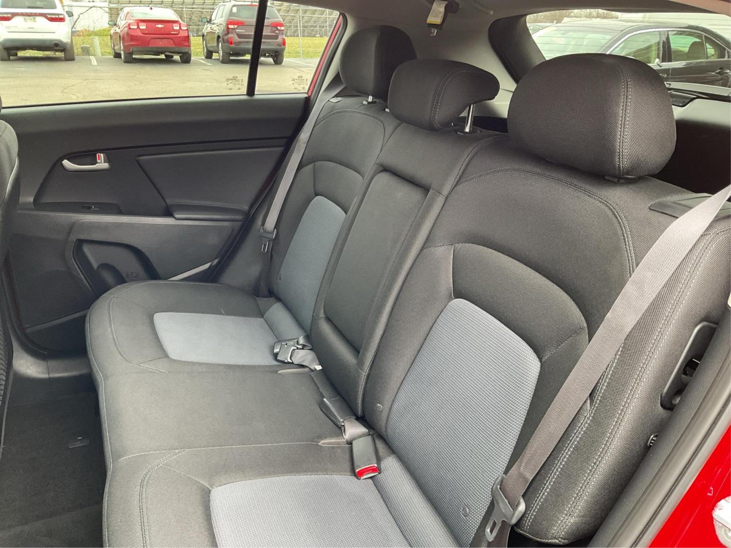 2015 Kia Sportage LX FWD (KNDPB3AC3F7) with an 2.4L V6 DOHC 24V engine, 6-Speed Automatic transmission, located at 1099 N County Rd 25A, Troy, OH, 45373, (937) 908-9800, 40.057079, -84.212883 - Photo#9
