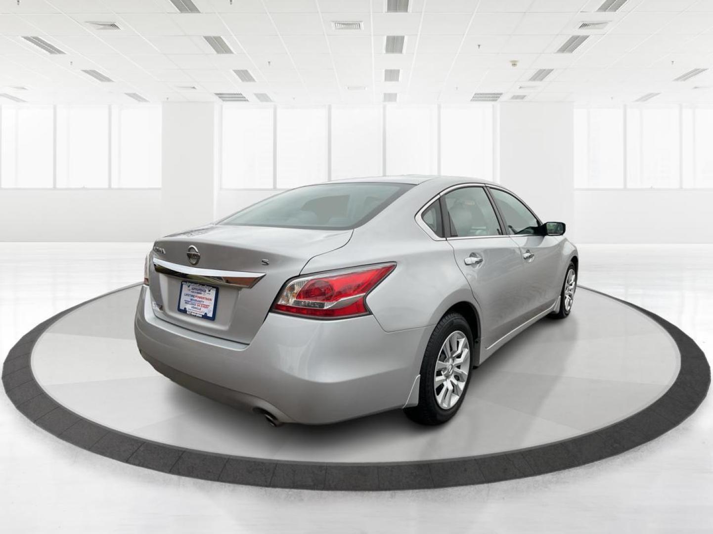 2015 Nissan Altima 2.5 S (1N4AL3AP8FC) with an Other engine, located at 1230 East Main St, Xenia, OH, 45385, (937) 908-9800, 39.688026, -83.910172 - 2015 Nissan Altima 2.5 S - Photo#2