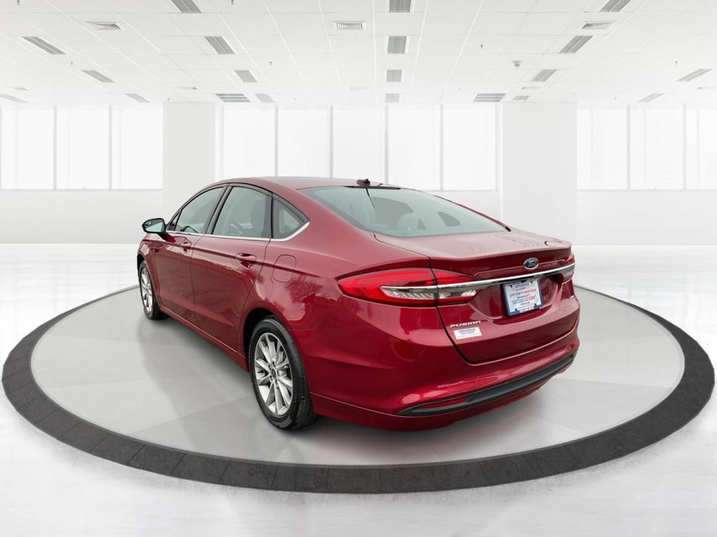 2017 Ford Fusion SE (3FA6P0H7XHR) with an Other engine, located at 4508 South Dixie Dr, Moraine, OH, 45439, (937) 908-9800, 39.689976, -84.218452 - 2017 Ford Fusion SE - Photo#4