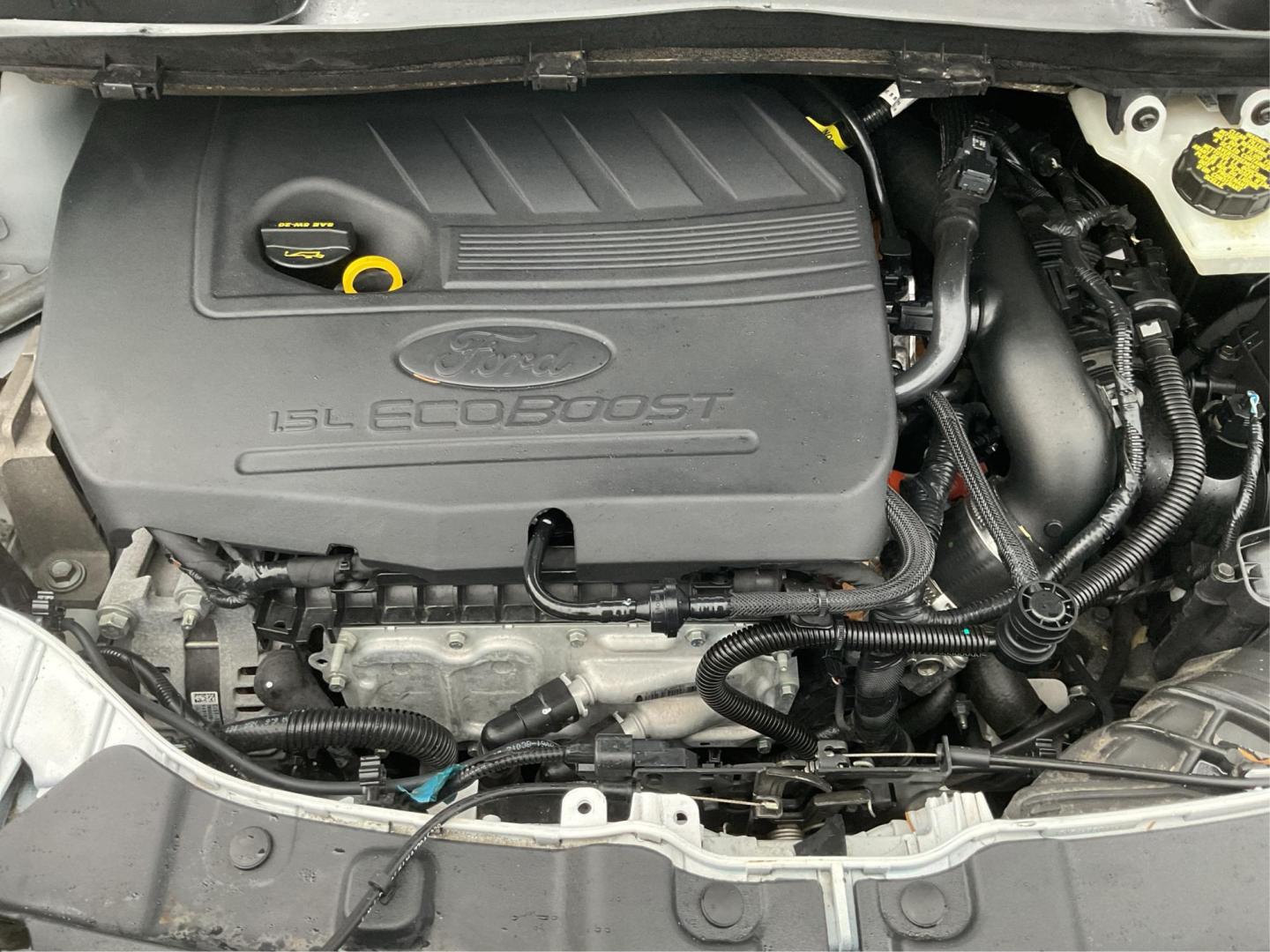 2018 Ford Escape SE (1FMCU0GD0JU) with an Other engine, located at 1230 East Main St, Xenia, OH, 45385, (937) 908-9800, 39.688026, -83.910172 - Photo#10