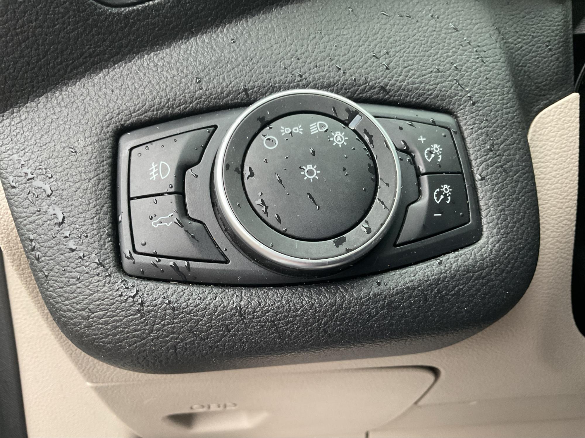 2018 Ford Escape SE (1FMCU0GD0JU) with an Other engine, located at 1230 East Main St, Xenia, OH, 45385, (937) 908-9800, 39.688026, -83.910172 - Photo#16