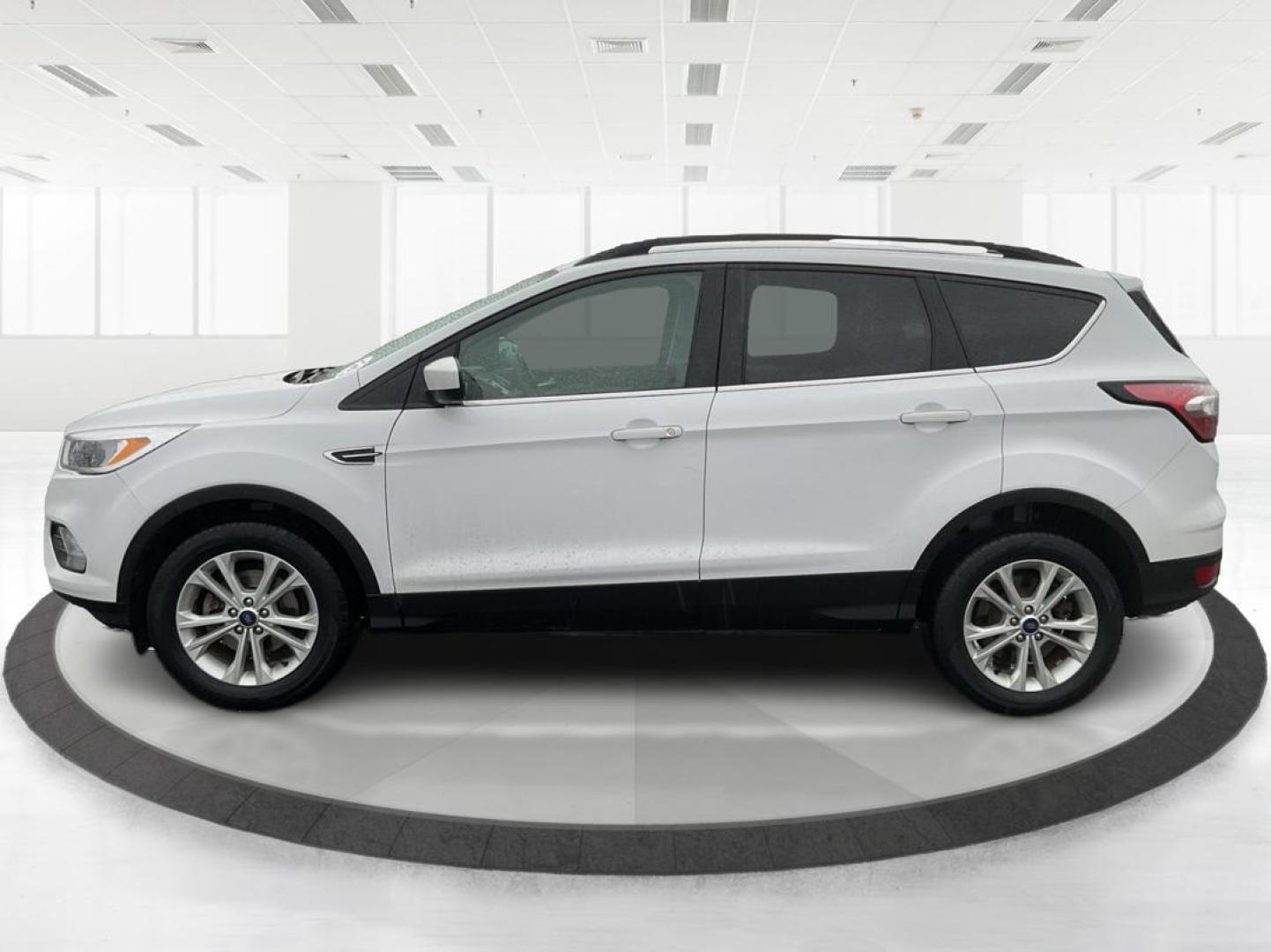 2018 Ford Escape SE (1FMCU0GD0JU) with an Other engine, located at 1230 East Main St, Xenia, OH, 45385, (937) 908-9800, 39.688026, -83.910172 - Photo#5