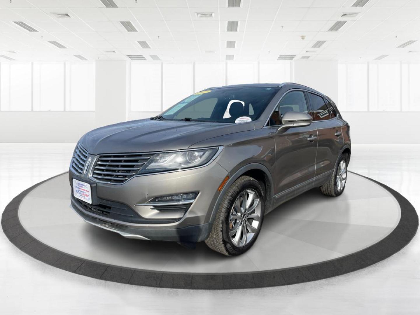 2017 Lincoln MKC Select AWD (5LMCJ2D95HU) with an 2.0L L4 DOHC 16V engine, 6-Speed Automatic transmission, located at 1184 Kauffman Ave, Fairborn, OH, 45324, (937) 908-9800, 39.807072, -84.030914 - Photo#7