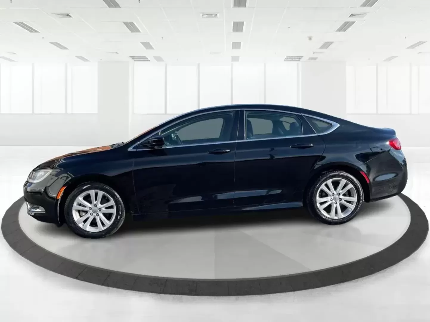 2015 Chrysler 200 Limited (1C3CCCAB8FN) with an Other engine, located at 1184 Kauffman Ave, Fairborn, OH, 45324, (937) 908-9800, 39.807072, -84.030914 - 2015 Chrysler 200 Limited - Photo#5
