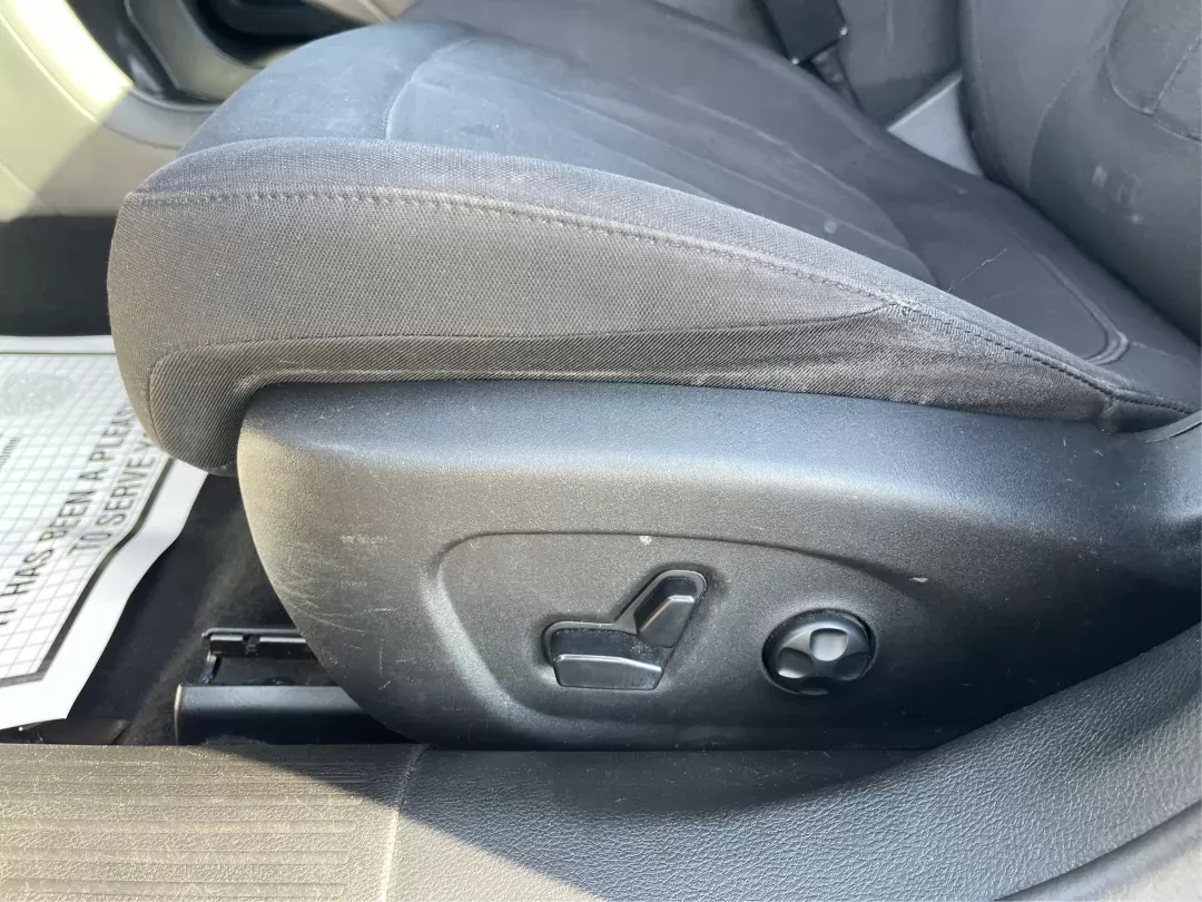 2015 Chrysler 200 Limited (1C3CCCAB8FN) with an Other engine, located at 1184 Kauffman Ave, Fairborn, OH, 45324, (937) 908-9800, 39.807072, -84.030914 - 2015 Chrysler 200 Limited - Photo#17