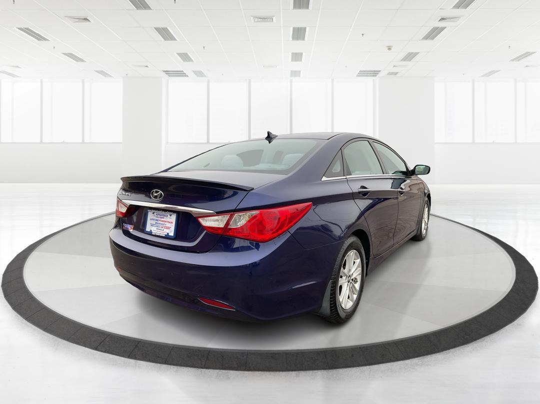 2013 Hyundai Sonata GLS (5NPEB4AC5DH) with an 2.4L I-4 gasoline direct injection engine, located at 1184 Kauffman Ave, Fairborn, OH, 45324, (937) 908-9800, 39.807072, -84.030914 - Photo#2