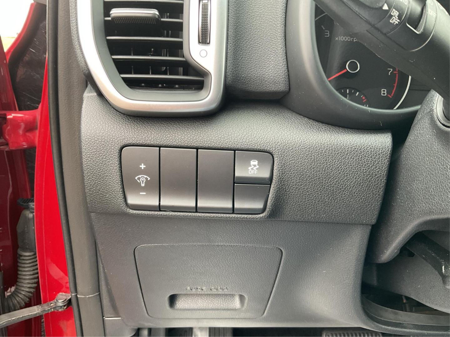2019 Kia Sportage LX (KNDPMCAC8K7) with an Theta II 2.4L I-4 gasoline direct injection engine, located at 8750 N County Rd 25A, Piqua, OH, 45356, (937) 908-9800, 40.164391, -84.232513 - Photo#15