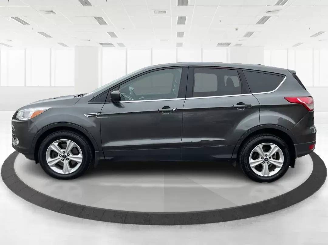 2016 Ford Escape SE 4WD (1FMCU9G98GU) with an Other engine, located at 1230 East Main St, Xenia, OH, 45385, (937) 908-9800, 39.688026, -83.910172 - 2016 Ford Escape SE 4WD - Photo#5
