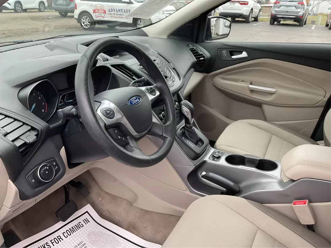 2016 Ford Escape SE 4WD (1FMCU9G98GU) with an Other engine, located at 1230 East Main St, Xenia, OH, 45385, (937) 908-9800, 39.688026, -83.910172 - 2016 Ford Escape SE 4WD - Photo#8