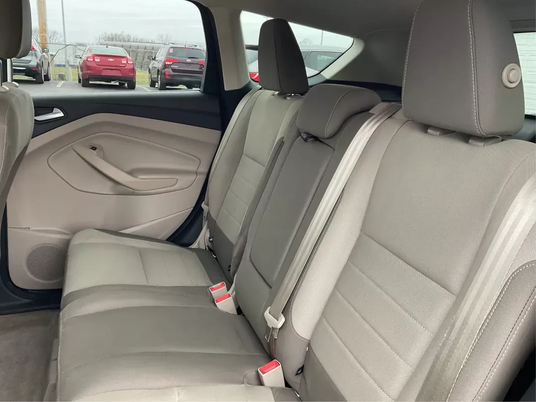 2016 Ford Escape SE 4WD (1FMCU9G98GU) with an Other engine, located at 1230 East Main St, Xenia, OH, 45385, (937) 908-9800, 39.688026, -83.910172 - 2016 Ford Escape SE 4WD - Photo#9