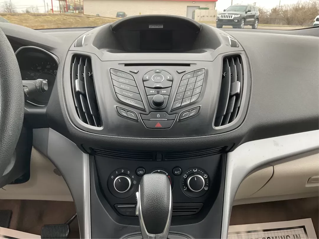 2016 Ford Escape SE 4WD (1FMCU9G98GU) with an Other engine, located at 1230 East Main St, Xenia, OH, 45385, (937) 908-9800, 39.688026, -83.910172 - 2016 Ford Escape SE 4WD - Photo#12