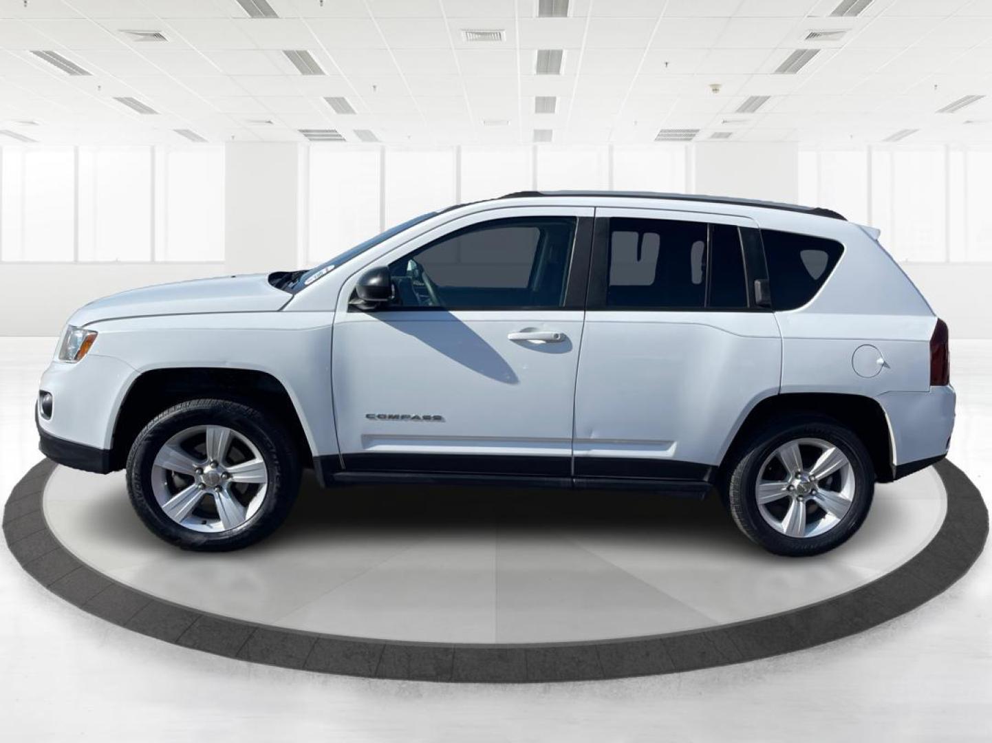 2016 Jeep Compass Sport (1C4NJCBA1GD) with an Other engine, located at 880 E. National Road, Vandalia, OH, 45377, (937) 908-9800, 39.891918, -84.183594 - Photo#5