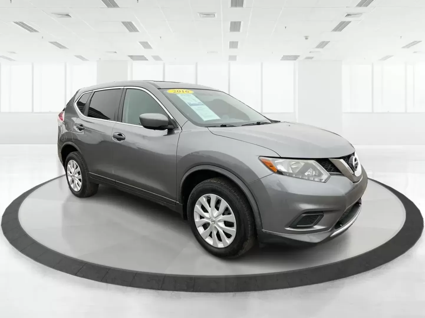 2016 Nissan Rogue S AWD (KNMAT2MV4GP) with an 2.5L L4 DOHC 16V engine, Continuously Variable Transmission transmission, located at 1184 Kauffman Ave, Fairborn, OH, 45324, (937) 908-9800, 39.807072, -84.030914 - Photo#0