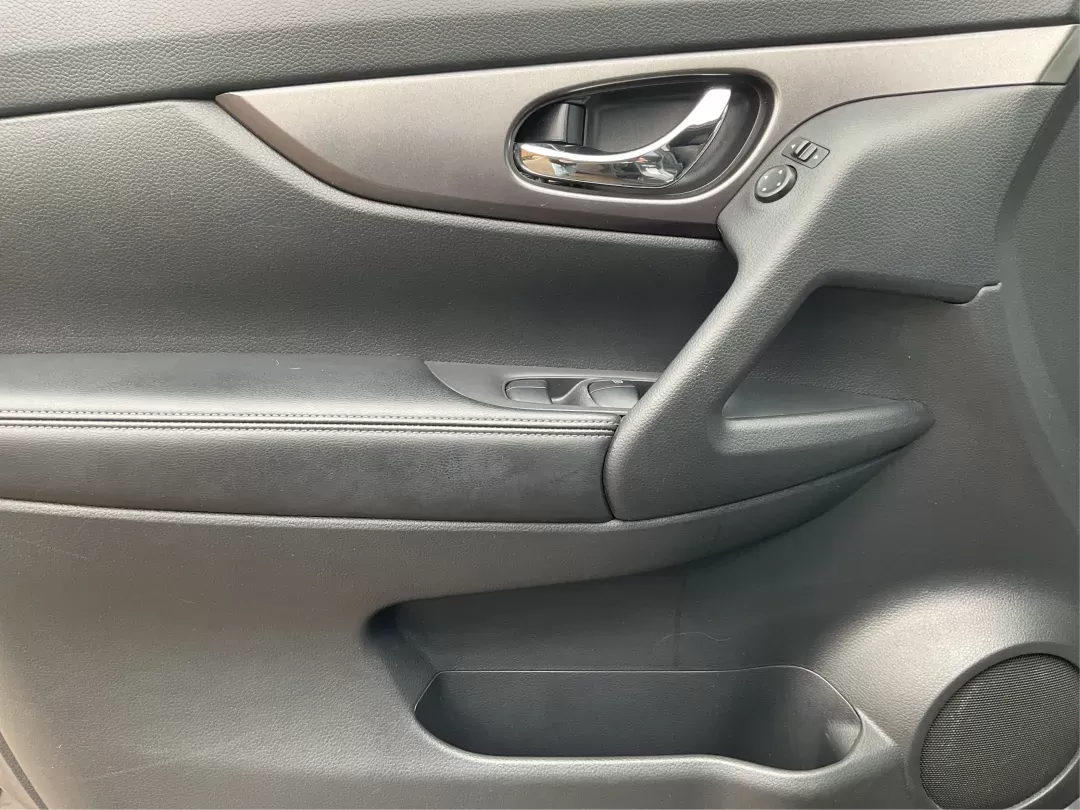 2016 Nissan Rogue S AWD (KNMAT2MV4GP) with an 2.5L L4 DOHC 16V engine, Continuously Variable Transmission transmission, located at 1184 Kauffman Ave, Fairborn, OH, 45324, (937) 908-9800, 39.807072, -84.030914 - Photo#17