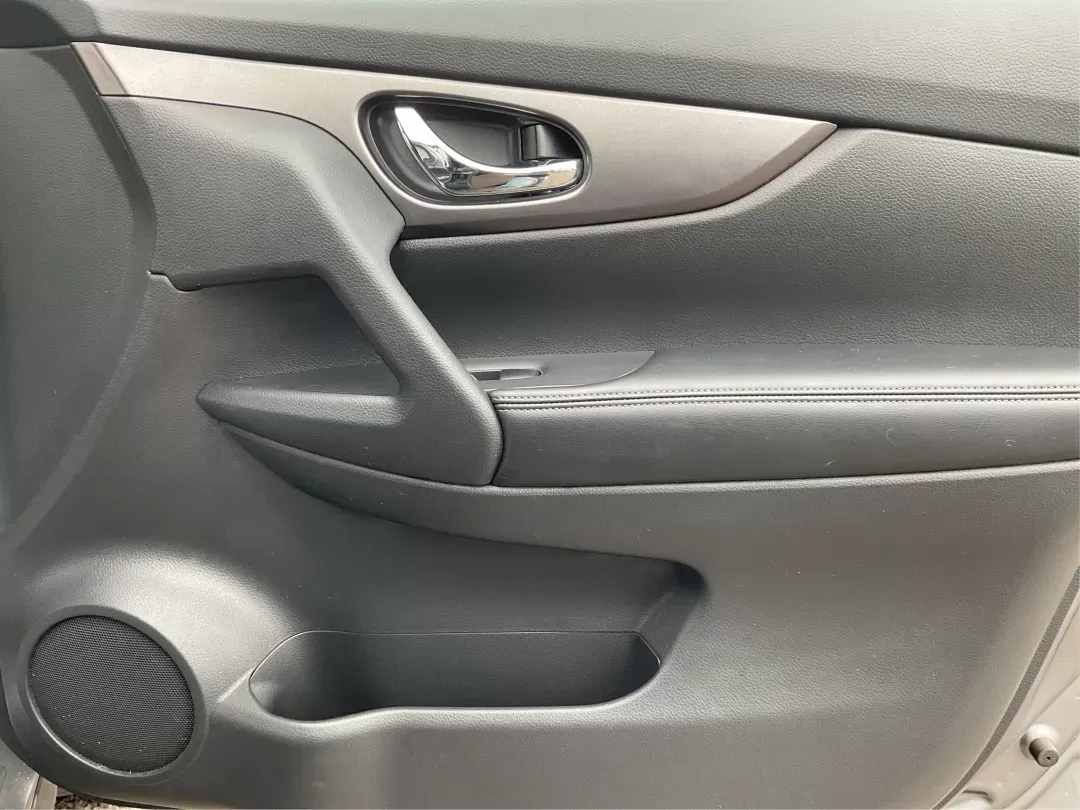2016 Nissan Rogue S AWD (KNMAT2MV4GP) with an 2.5L L4 DOHC 16V engine, Continuously Variable Transmission transmission, located at 1184 Kauffman Ave, Fairborn, OH, 45324, (937) 908-9800, 39.807072, -84.030914 - Photo#18