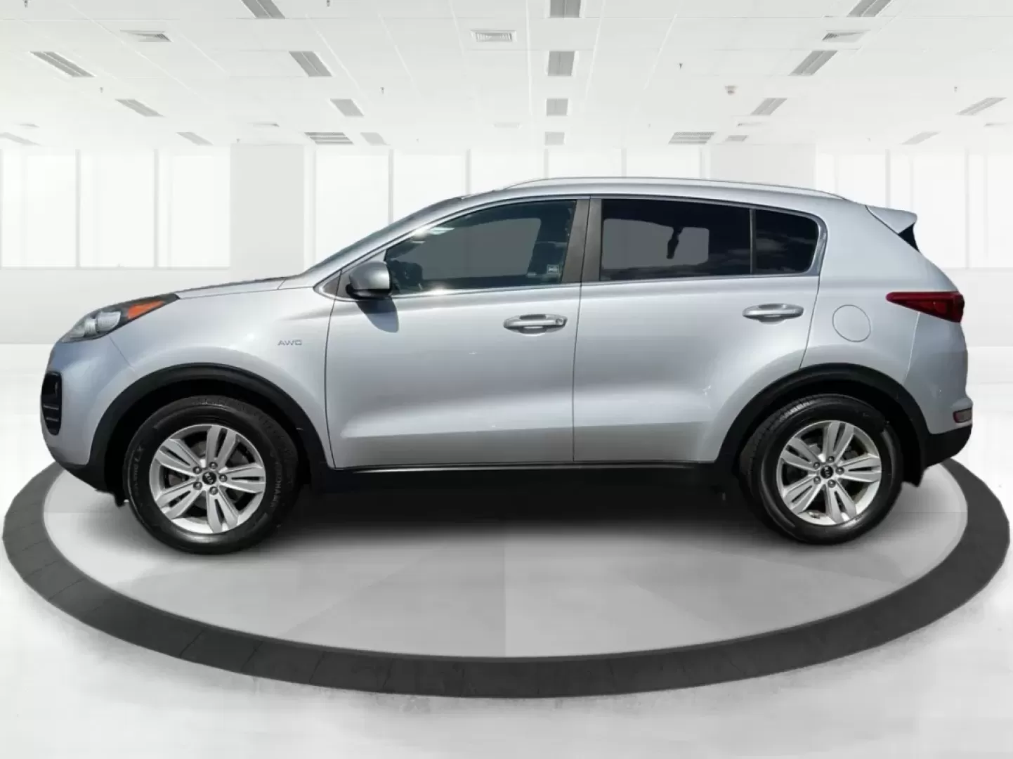 2017 Kia Sportage LX (KNDPMCAC2H7) with an Theta II 2.4L I-4 gasoline direct injection engine, located at 880 E. National Road, Vandalia, OH, 45377, (937) 908-9800, 39.891918, -84.183594 - Elevate your daily drive and weekend adventures with the versatile 2017 Kia Sportage LX, now available at Advantage Car and Credit in Fairborn, OH. If you're looking for a reliable and stylish crossover that seamlessly fits into your active lifestyle, this vehicle checks all the boxes. Whether you'r - Photo#5