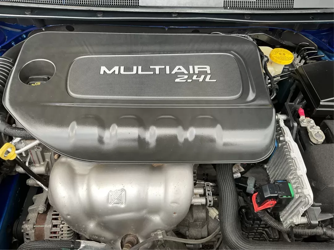 2015 Chrysler 200 Limited (1C3CCCAB9FN) with an 3.6L V-6 DOHC engine, located at 1951 S Dayton Lakeview Rd., New Carlisle, OH, 45344, (937) 908-9800, 39.890999, -84.050255 - 2015 Chrysler 200 Limited - Photo#10
