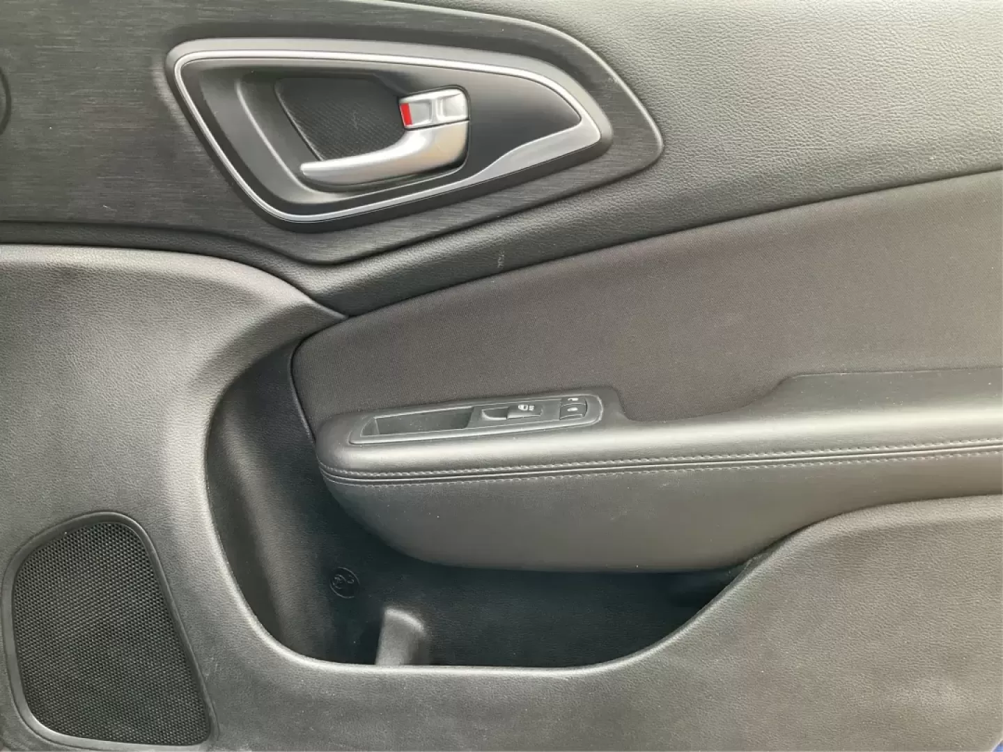 2015 Chrysler 200 Limited (1C3CCCAB9FN) with an 3.6L V-6 DOHC engine, located at 1951 S Dayton Lakeview Rd., New Carlisle, OH, 45344, (937) 908-9800, 39.890999, -84.050255 - Photo#19