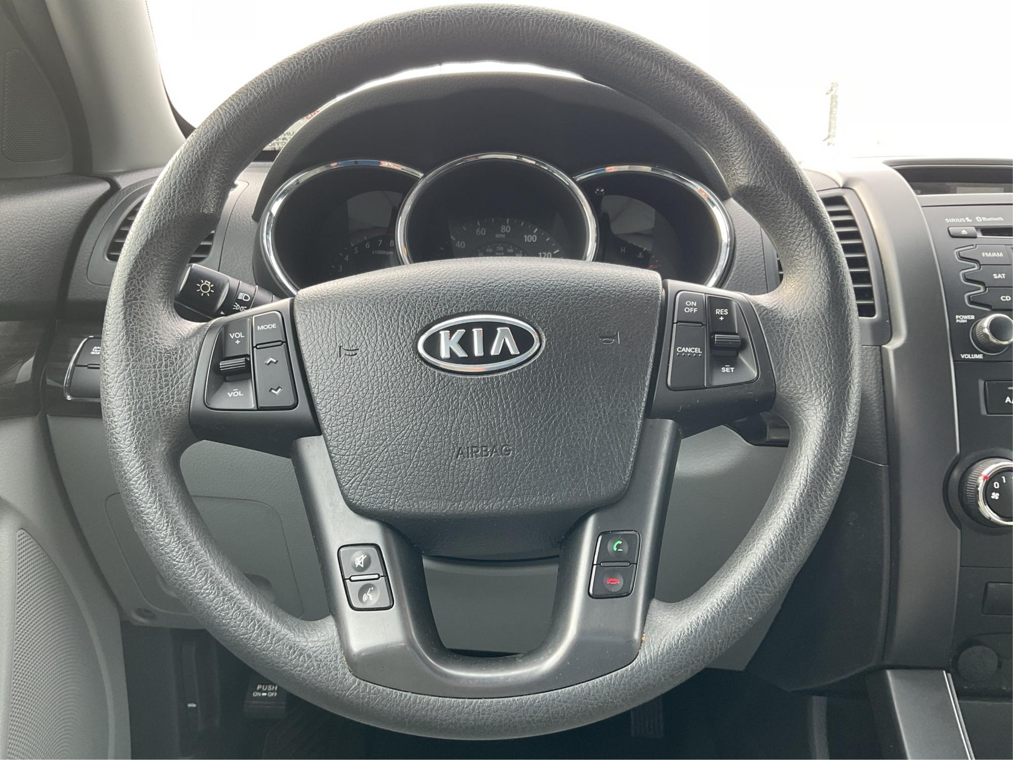 2011 Kia Sorento LX (5XYKT4A10BG) with an 2.4L I-4 DOHC engine, located at 1951 S Dayton Lakeview Rd., New Carlisle, OH, 45344, (937) 908-9800, 39.890999, -84.050255 - Photo#15