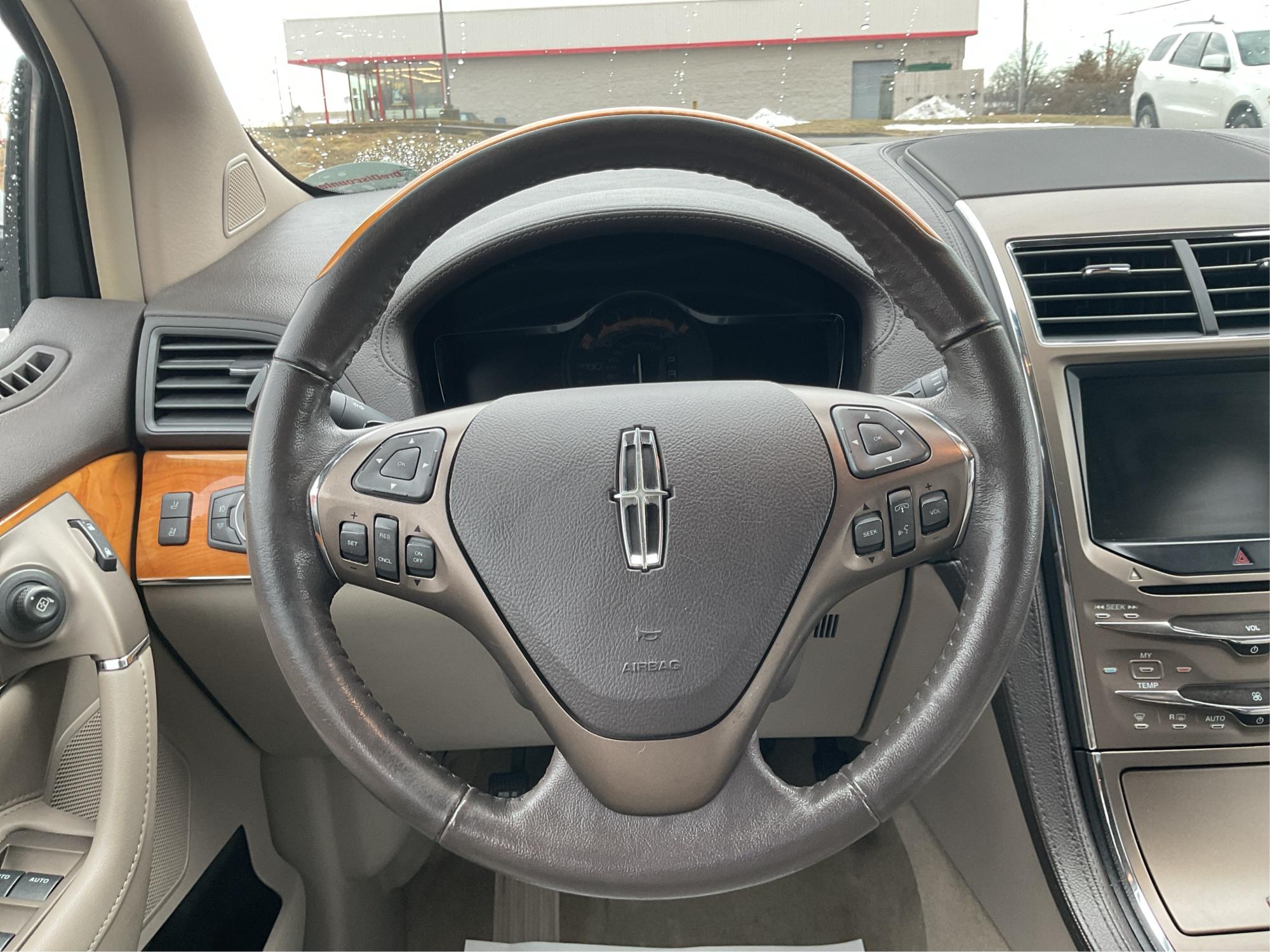 2014 Lincoln MKX AWD (2LMDJ8JK4EB) with an Other engine, located at 1230 East Main St, Xenia, OH, 45385, (937) 908-9800, 39.688026, -83.910172 - 2014 Lincoln MKX AWD - Photo#15