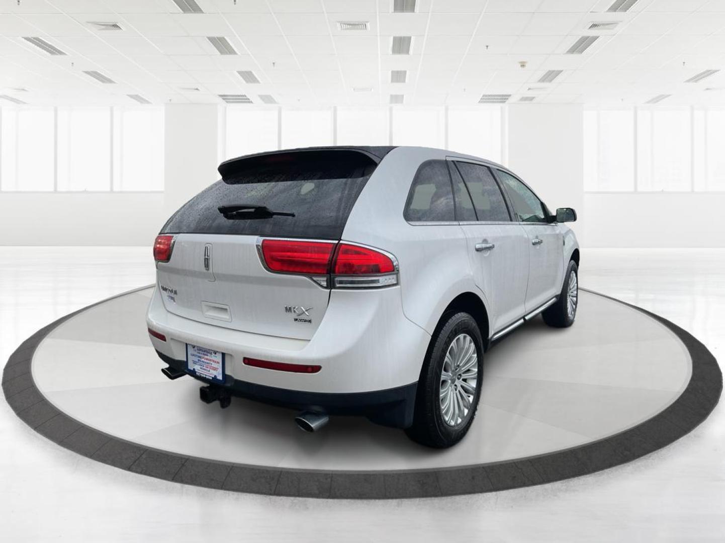 2014 Lincoln MKX AWD (2LMDJ8JK4EB) with an Other engine, located at 1230 East Main St, Xenia, OH, 45385, (937) 908-9800, 39.688026, -83.910172 - Photo#2