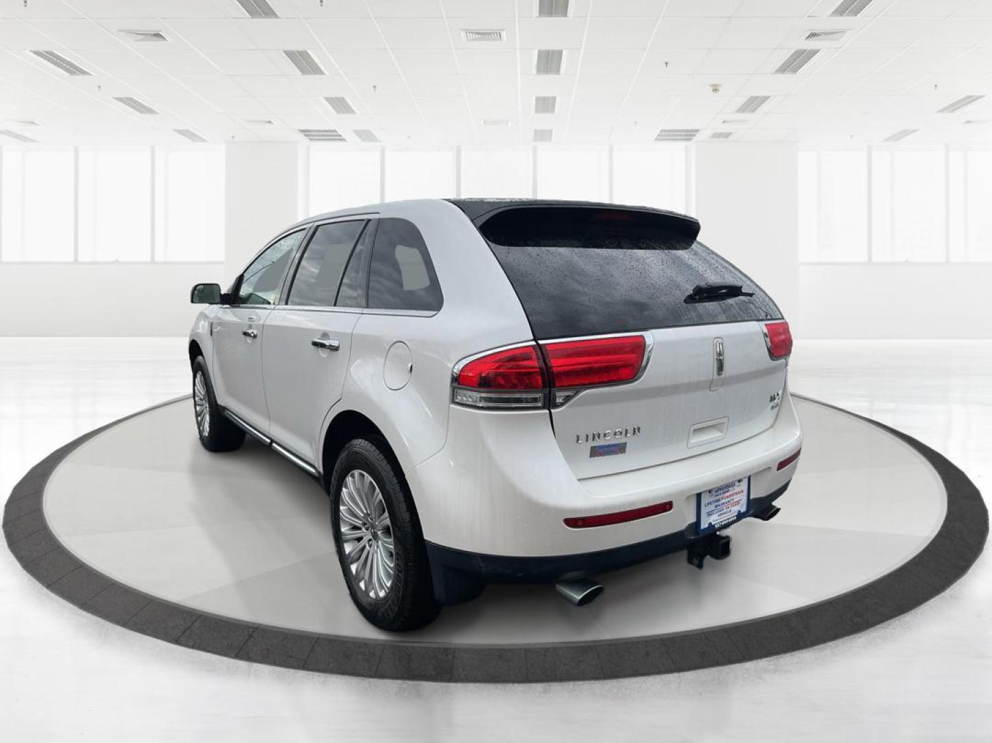2014 Lincoln MKX AWD (2LMDJ8JK4EB) with an Other engine, located at 1230 East Main St, Xenia, OH, 45385, (937) 908-9800, 39.688026, -83.910172 - Photo#4