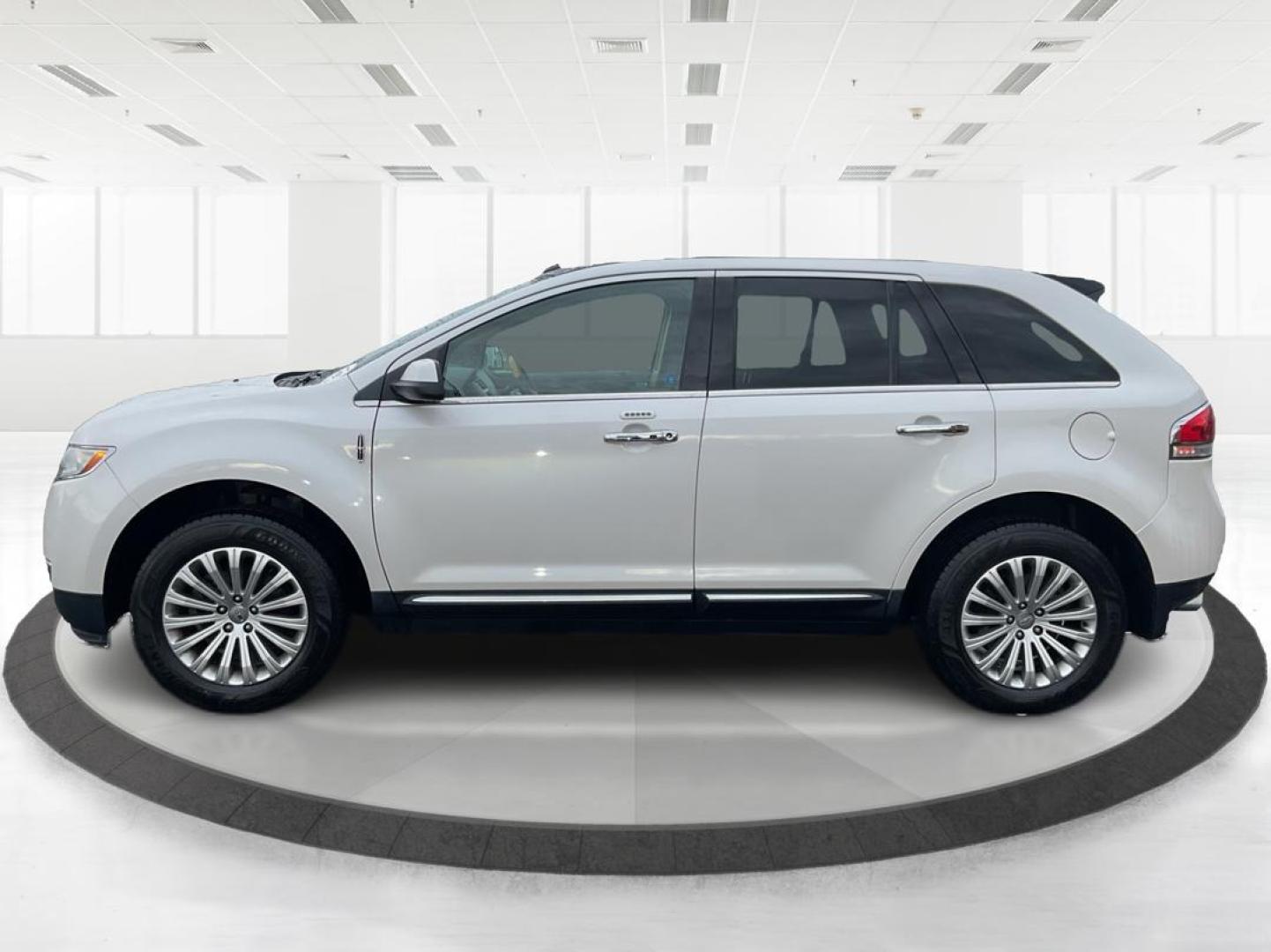 2014 Lincoln MKX AWD (2LMDJ8JK4EB) with an Other engine, located at 1230 East Main St, Xenia, OH, 45385, (937) 908-9800, 39.688026, -83.910172 - Photo#5