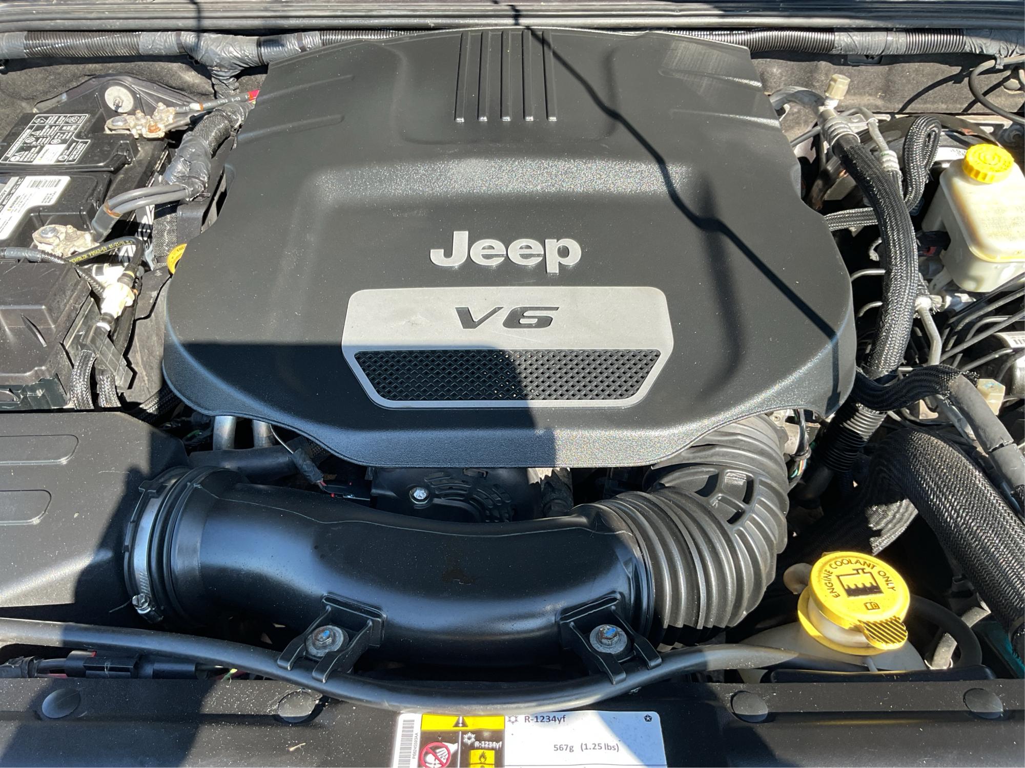 2016 Jeep Wrangler Unlimited Sahara 4WD (1C4BJWEG2GL) with an 3.6L V6 DOHC 24V FFV engine, located at 8750 N County Rd 25A, Piqua, OH, 45356, (937) 908-9800, 40.164391, -84.232513 - 2016 Jeep Wrangler Unlimited Sahara 4WD - Photo#9