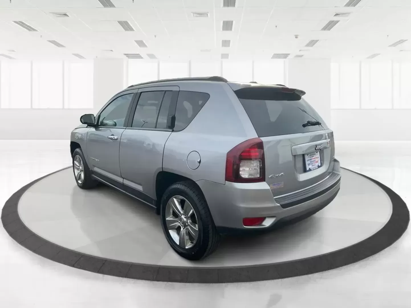 2017 Jeep Compass Latitude 4x4 (1C4NJDEB9HD) with an 2.4L I-4 DOHC engine, located at 4508 South Dixie Dr, Moraine, OH, 45439, (937) 908-9800, 39.689976, -84.218452 - 2017 Jeep Compass Latitude 4x4 - Photo#4