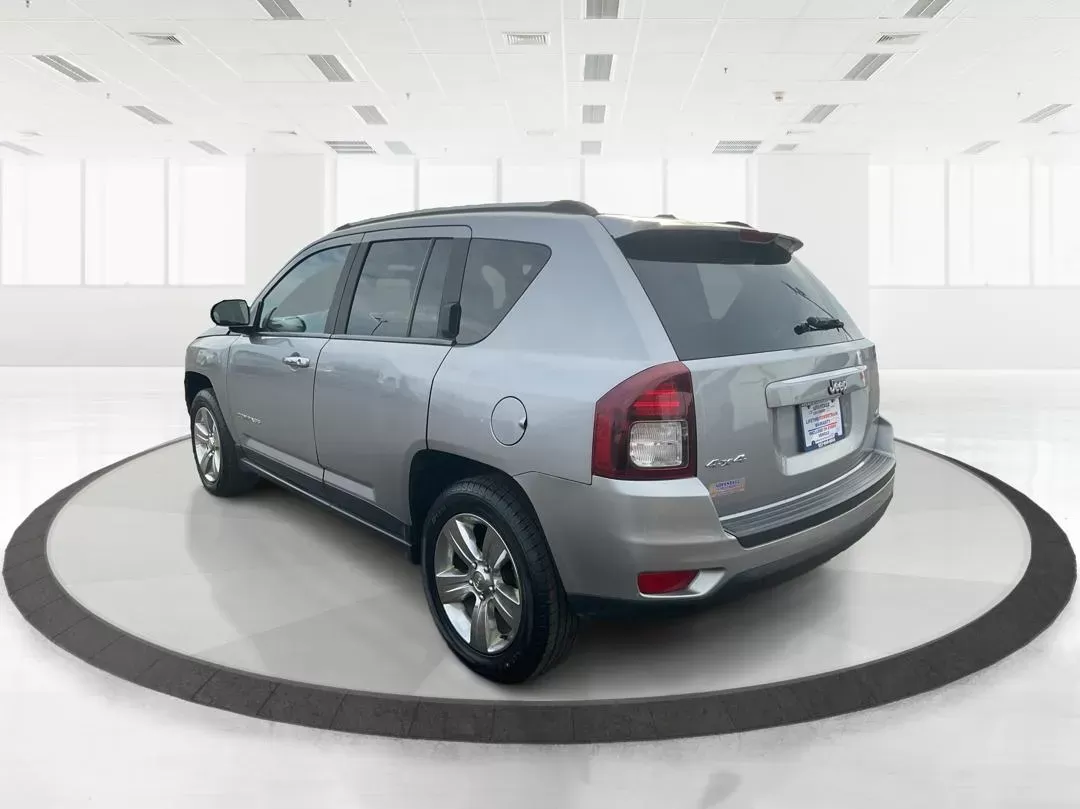 2017 Jeep Compass Latitude 4x4 (1C4NJDEB9HD) with an 2.4L I-4 DOHC engine, located at 4508 South Dixie Dr, Moraine, OH, 45439, (937) 908-9800, 39.689976, -84.218452 - 2017 Jeep Compass Latitude 4x4 - Photo#4