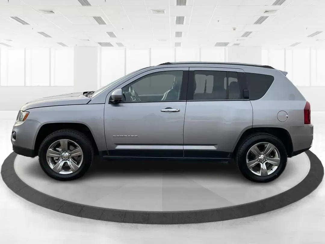 2017 Jeep Compass Latitude 4x4 (1C4NJDEB9HD) with an 2.4L I-4 DOHC engine, located at 4508 South Dixie Dr, Moraine, OH, 45439, (937) 908-9800, 39.689976, -84.218452 - 2017 Jeep Compass Latitude 4x4 - Photo#5
