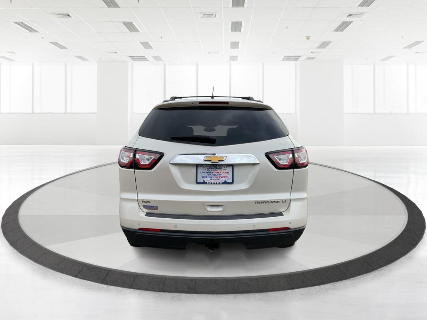 2015 Chevrolet Traverse 1LT (1GNKVGKD3FJ) with an 3.6L V-6 gasoline direct injection engine, located at 880 E. National Road, Vandalia, OH, 45377, (937) 908-9800, 39.891918, -84.183594 - Photo#3