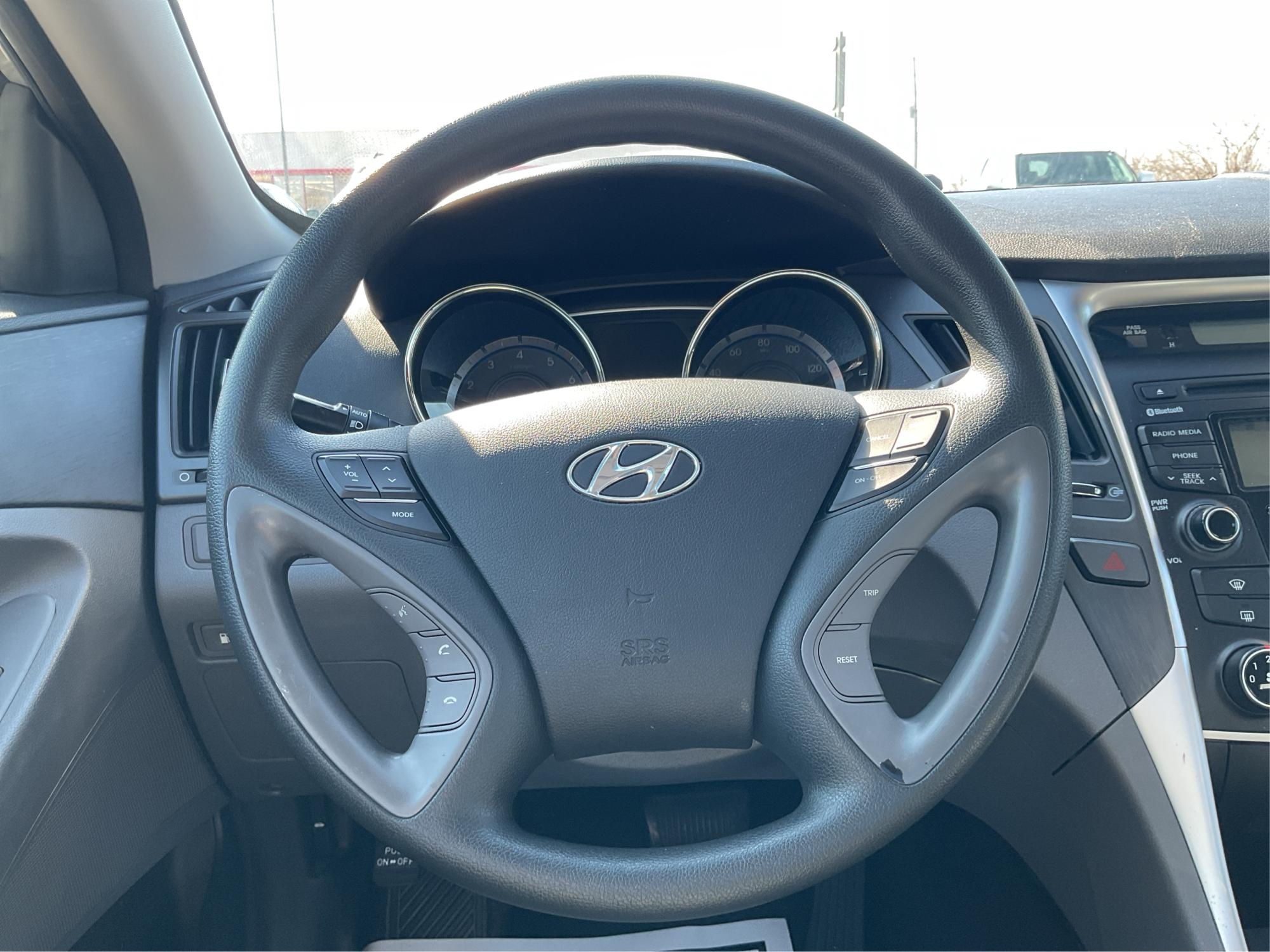 2013 Hyundai Sonata GLS (5NPEB4AC7DH) with an 2.4L I-4 gasoline direct injection engine, located at 880 E. National Road, Vandalia, OH, 45377, (937) 908-9800, 39.891918, -84.183594 - 2013 Hyundai Sonata GLS - Photo#15