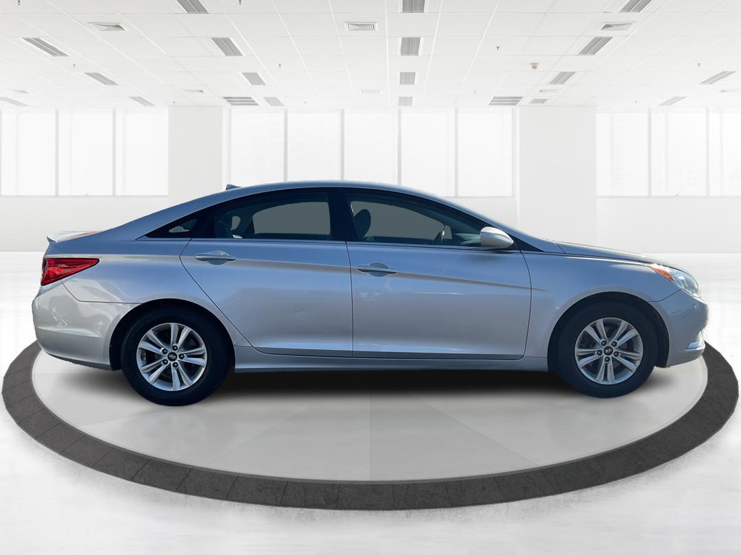 2013 Hyundai Sonata GLS (5NPEB4AC7DH) with an 2.4L I-4 gasoline direct injection engine, located at 880 E. National Road, Vandalia, OH, 45377, (937) 908-9800, 39.891918, -84.183594 - 2013 Hyundai Sonata GLS - Photo#1