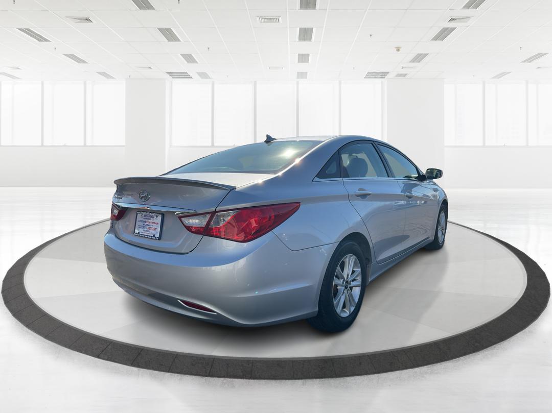 2013 Hyundai Sonata GLS (5NPEB4AC7DH) with an 2.4L I-4 gasoline direct injection engine, located at 880 E. National Road, Vandalia, OH, 45377, (937) 908-9800, 39.891918, -84.183594 - 2013 Hyundai Sonata GLS - Photo#2