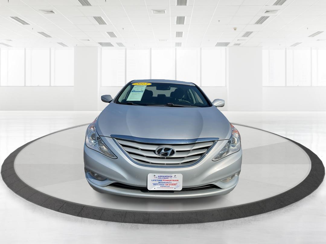 2013 Hyundai Sonata GLS (5NPEB4AC7DH) with an 2.4L I-4 gasoline direct injection engine, located at 880 E. National Road, Vandalia, OH, 45377, (937) 908-9800, 39.891918, -84.183594 - 2013 Hyundai Sonata GLS - Photo#6