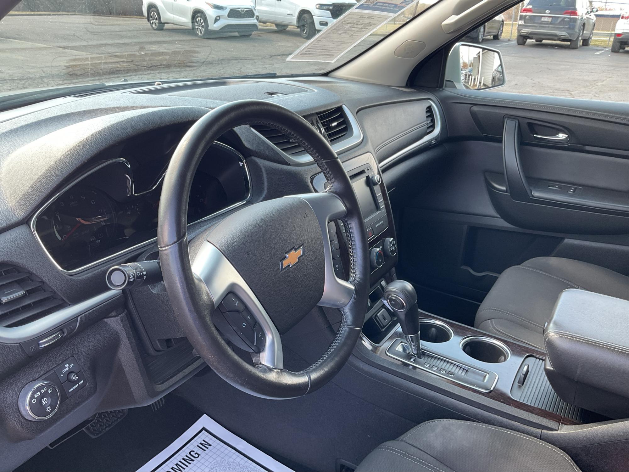 2015 Chevrolet Traverse 1LT (1GNKVGKD9FJ) with an 3.6L V-6 gasoline direct injection engine, located at 401 Woodman Dr, Riverside, OH, 45431, (937) 908-9800, 39.760899, -84.123421 - Photo#8