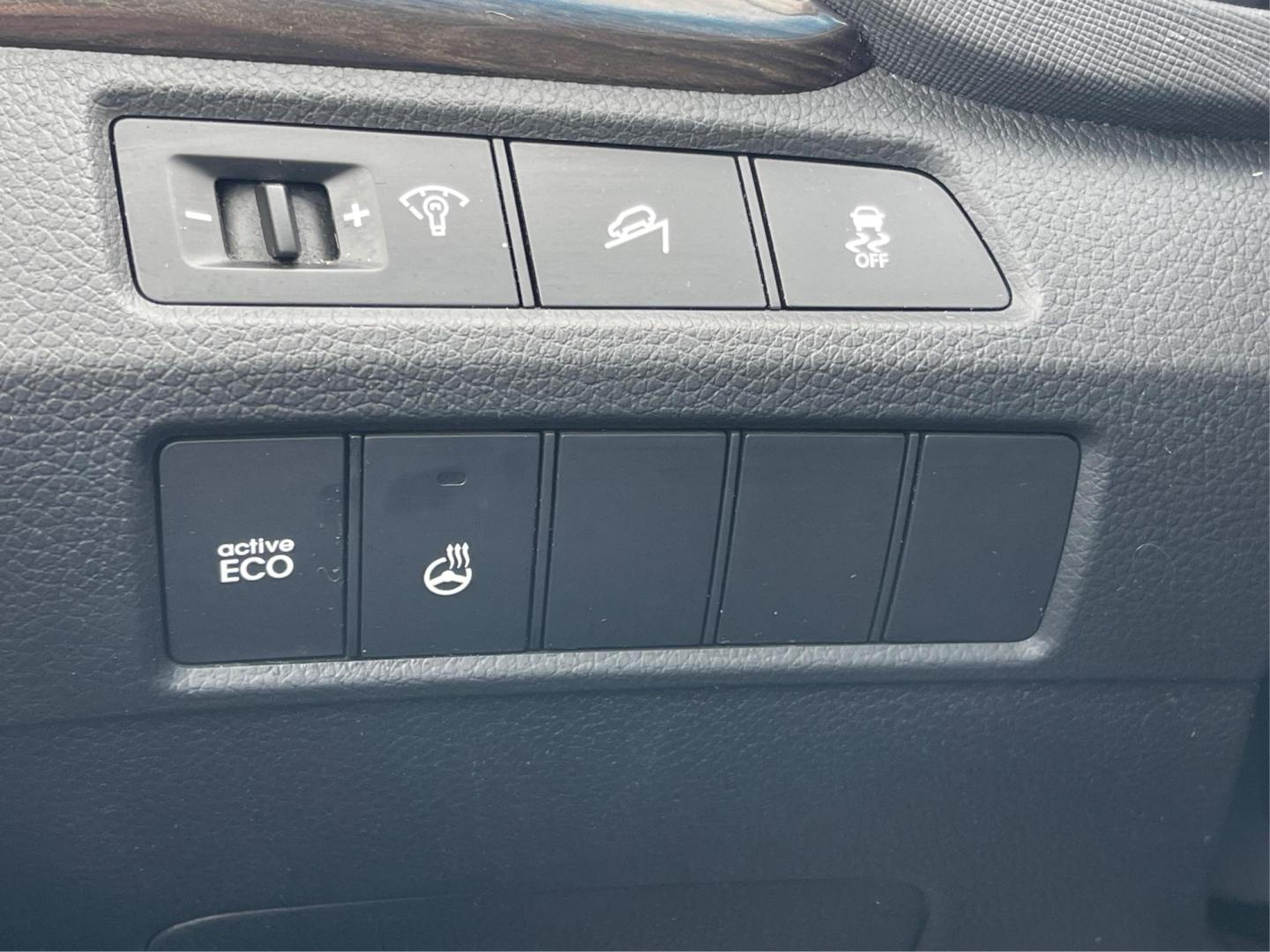 2013 Hyundai Santa Fe Sport 2.0T (5XYZW3LA3DG) with an Theta II 2L I-4 gasoline direct injection engine, located at 401 Woodman Dr, Riverside, OH, 45431, (937) 908-9800, 39.760899, -84.123421 - Photo#16